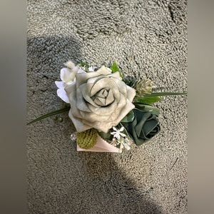 Ling’s Moment men’s boutonniere